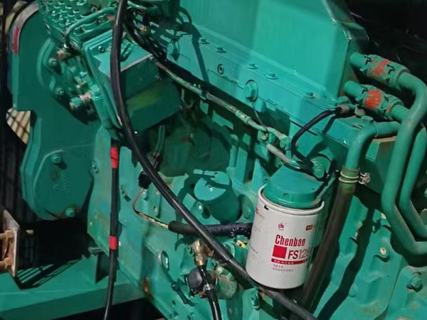 洛南如何确定新的发电机组控制系统是否与原系统兼容？